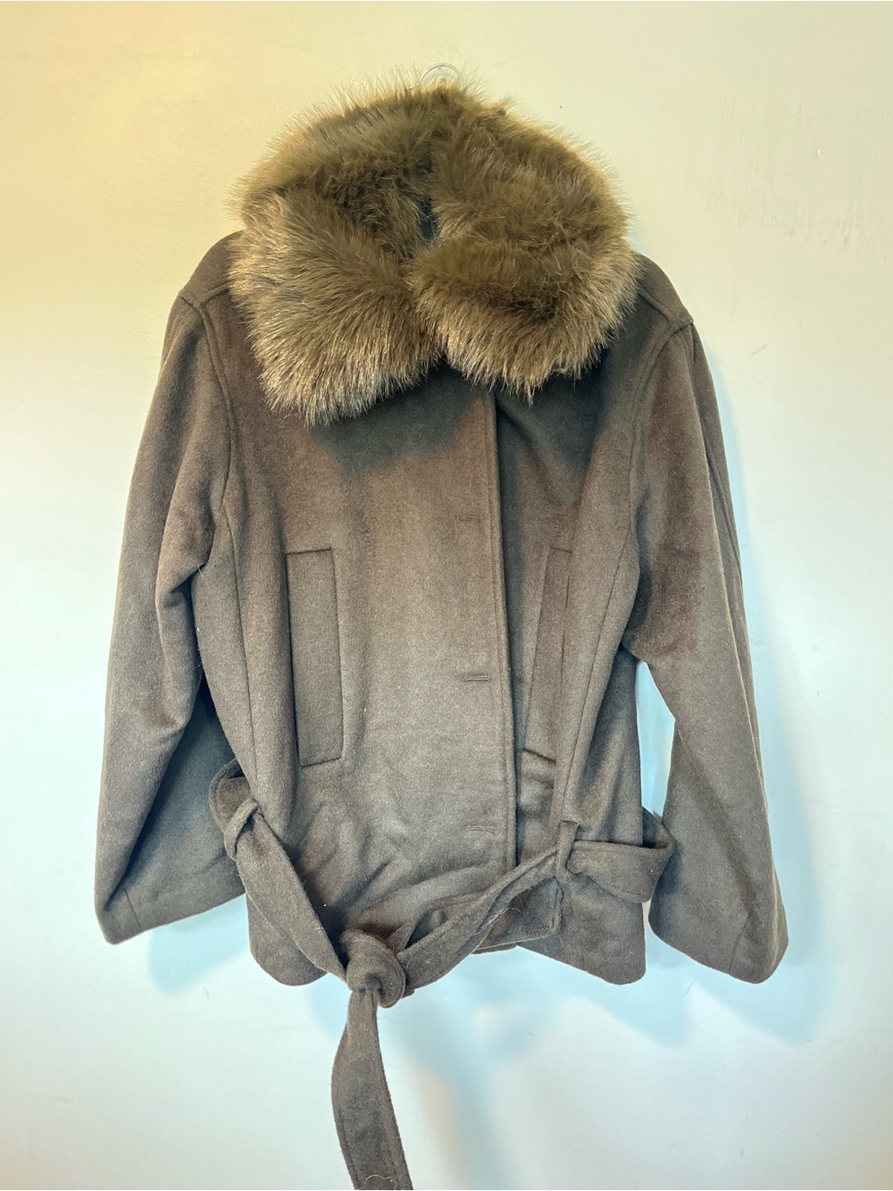 NEW ZARA WOOL BLEND COAT LUXURY WITH FAUX FUR COLLAR XS
🚨NO DISCOUNT - Picture 2 of 15